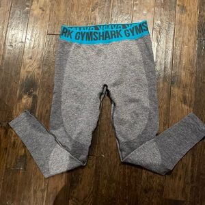 Gym shark leggings